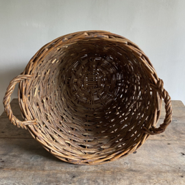 BU20110138 Large old French basket of woven willow wicker in beautiful condition! Size: 42 cm high (to the handles) /  48 cm cross section. Pick-up at store only!