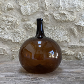 OV20111095 Antique French mouth-blown glass liqueur bottle in beautiful condition! Size: 31.5 cm high / +/- 24 cm cross section (measured across the "belly")