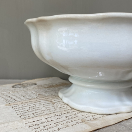 AW20110926 Antique Dutch fruit bowl stamp - Petrus Regout & Co. - period 1893. Has an old crack on the inside, partly outside (see photos 5 & 6) and old hairlines, but otherwise in beautiful buttered condition! Size: 11.5 cm. high/23.5 cm. intersection