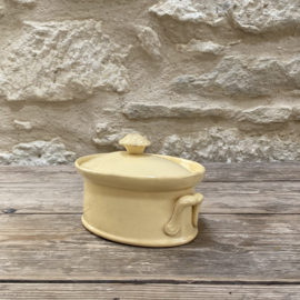 AW20111302 Antique French tureen size 7 in beautiful soft yellow.. stamp - Terre a Feu UC Sarreguemines - period: before 1895 has a small, stable hairline on the lid, otherwise in beautiful condition! Size: 17 cm long/ 7.5 cm high/12.5 cross section