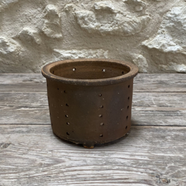 AW20111318 Old French cheese mold in dark brown earthenware and in beautiful condition! Size: 11 cm high / 15 cm cross section