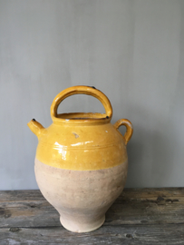 AW20110389 Large old southern French pitcher in typical Provence yellow, unfortunately misses the lid (price adjusted), but otherwise in beautiful condition! / Size: 35 cm. high (up to handle)