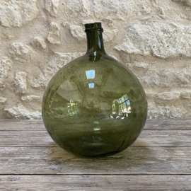 OV20111113 Oude Franse zogenaamde "belly" wijnfles van mond geblazen glas en traditioneel afgeslagen hals in prachtige staat! Afmeting: 35 cm hoog /  +/- 26 cm doorsnede (over de buik gemeten)