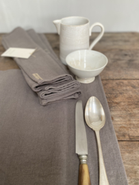 Couleur Chanvre linen placemat made in France manufactured from high quality ecological linen from Normandy. Size: 40x50