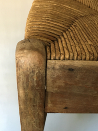 OV20110666 Antiek Frans boerenstoeltje met rieten zitting in prachtige staat! Afmeting: 84 cm. hoog / 39,5 cm. breed / zitting-hoogte 44 cm. Alleen ophalen!