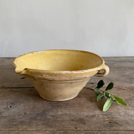 AW20111069 Antique South French Grésale in a very small size! Period: 19th century and in beautiful weathered condition! Size: 23 cm cross section / 9.5 cm high