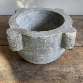 OV20111029 Antique French mortar of gray marble in beautiful condition! Size: 16 cm high / 27 cm cross section including handles.
