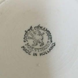 AW20110782 Large old batter bowl stamp - Société Céramique Maestricht made in Holland - period: 1900-1957. Has some signs of wear in the bowl, but otherwise in beautiful condition! Dimensions: 25.5 cm. diameter / 13.5 cm. high.