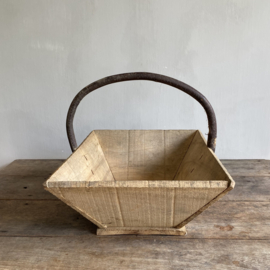 BU20110119 Old French wooden harvest basket used for picking grapes in beautiful condition! Size: 48 cm long / 17.5 cm high / 33 cm  wide