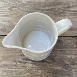 AW20111089 Old Belgian milk jug with content indication 1 liter stamp - Boch Freres la Louvière - period: 1960-1965, minor damage to the bottom (see photos), otherwise in beautiful condition! Size: 14.5 cm high / 10.5 cm cross section.