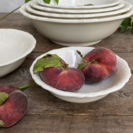 AW20110802 Beautiful set of 6 old serving dishes stamp - P. Regout Maastricht - period: 1935-1955 in perfect, slightly buttered condition. Size: largest bowl 29 cm. cross section / 14.5 cm. high and the smallest bowl 14.5 cm. cross section / 4.5 cm. high.