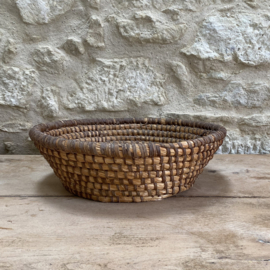OV20111094 Old French bread basket made of woven straw in beautiful condition! Size: cm diameter / cm height