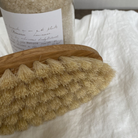 IH003 Bath brush with oil treated oak and horsehair