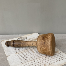 OV20110752 Old French wooden pestle, nicely aged.... Size: 19.5 cm. long / 8 cm. cross section