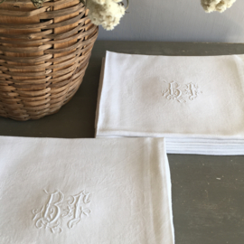 LI20110033 Set of 12 antique French damask napkins with beautiful monogram B T in beautiful condition! Size: 82x68 cm.