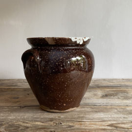 AW20111122 Old French rustic confit pot with white crackled inside from the Dordogne region in beautiful weathered condition! Size: 21.5 cm high / 19.5 cm cross section