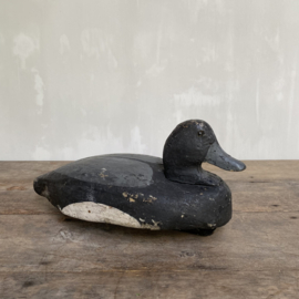 OV20110860 Old French wooden decoy duck in original weathered colors and beautiful condition! Size: 35 cm. long / 16.5 cm. high (up to the head)