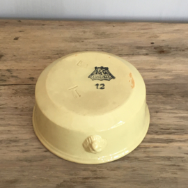 AW20110631 Old French bowl with lion heads stamp - K.G. Lunéville - unlike the paté pots, it belongs without a lid. In perfect condition! / Size: 4 cm. high / 10 cm. cross section.