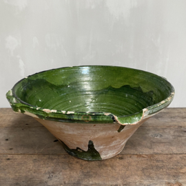 AW20111025 Large antique southern French green glazed Tian period: 19th century . Beautifully weathered by use over time...in beautiful condition! Size: 50 cm. cross section / 23 cm. high. Pick up in store only, shipping not possible.