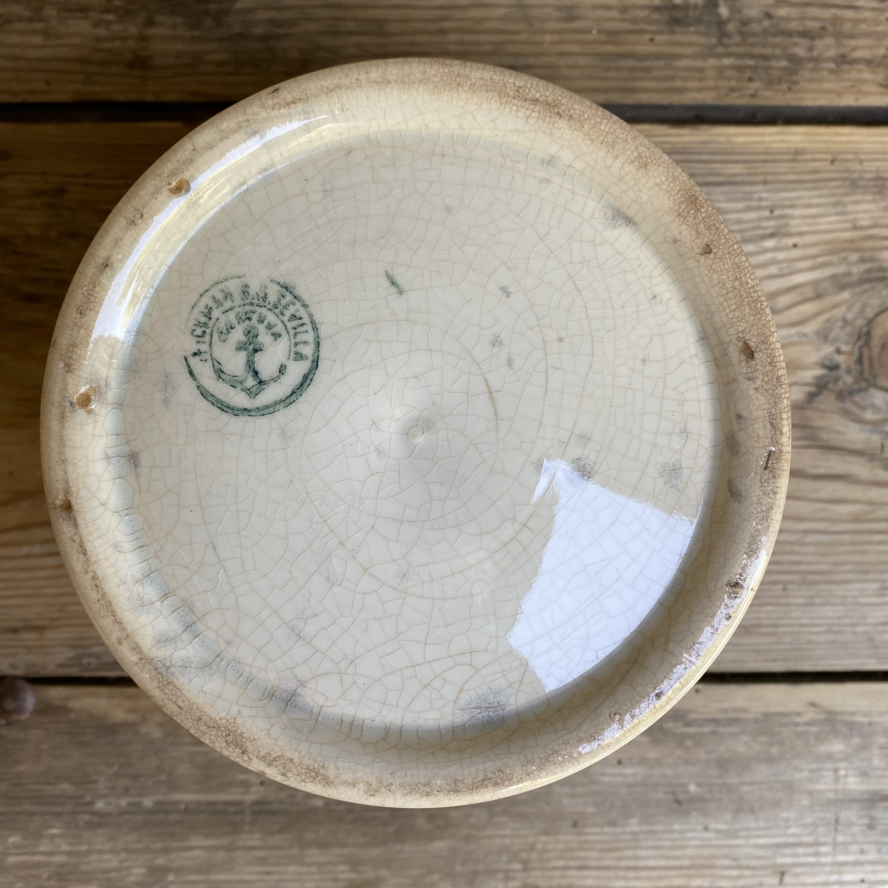 AW20111236 Old pot beautifully slightly stained and crackled stamp - S A Sevilla - perfect for the kitchen with wooden spoons... Size: 16 cm high / 12.5 cm cross section.