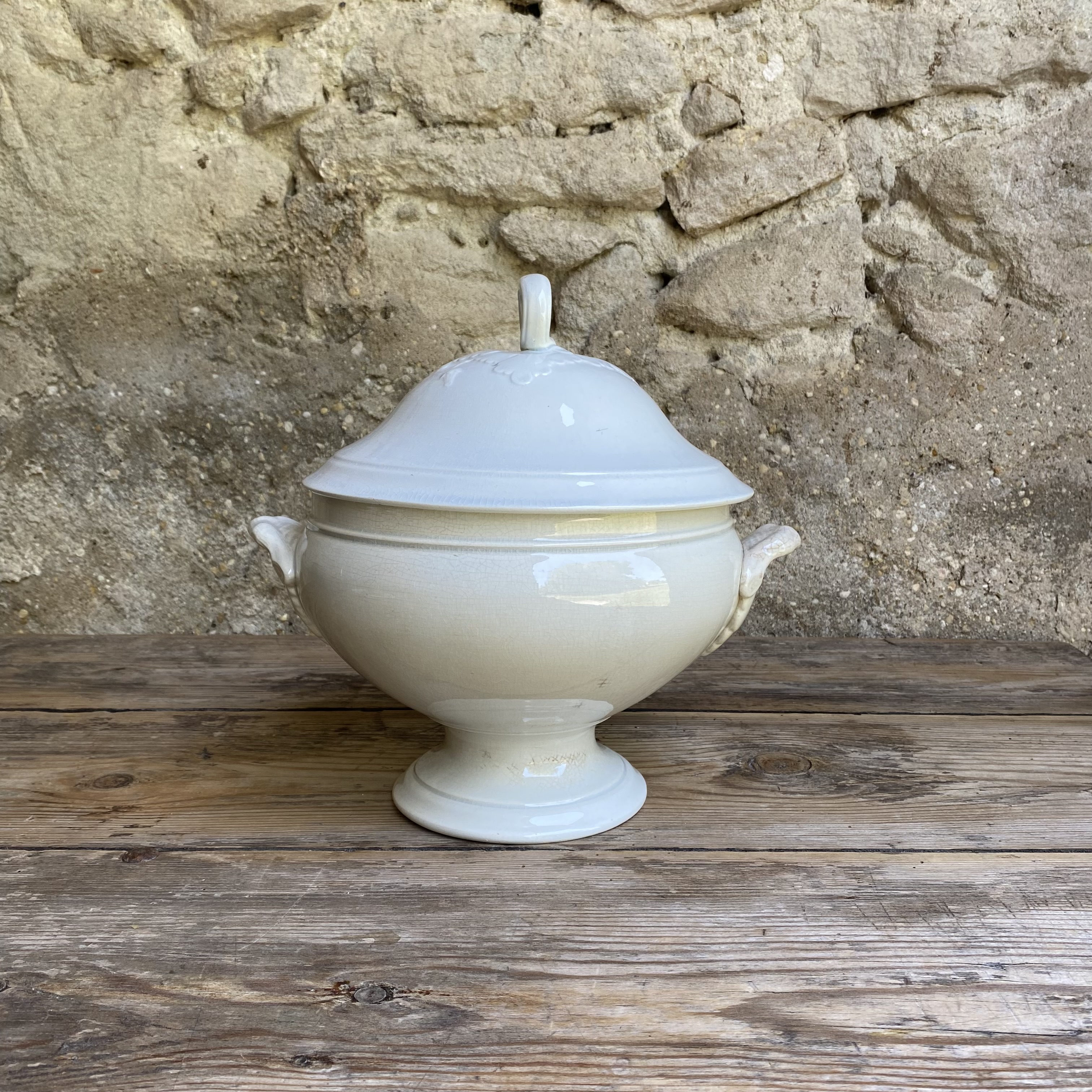 AW20111227 Antique French terrine, slightly stained with matching lid stamp - Choisy le Roy Hte Boulenger & Cie from 1878 in beautiful condition! Size: 16 cm high (to the lid) / 25 cm including the lid / 20 cm cross section