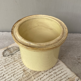AW20110912 Antique French paté jar in soft yellow - marked - in beautiful condition! Size: 10 cm. high / 12 cm. cross section