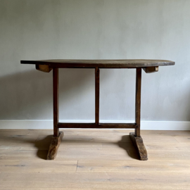 OV20110766 Antique French vendange table of presumably chestnut wood..in beautiful condition! Size: 117.5 cm. long / 68.5 cm. high / 88.5 cm. cross section. Only pick up in shop!