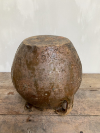 AW20110934 Large antique southern French 18th century walnut oil jug from the Périgord region in beautiful earthy colours. In beautiful weathered condition! Size: 33 cm. high / +/- 33 cm. cross section (up to the handles). Pickup at shop only.