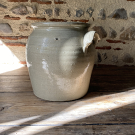 AW20111218 Oude Frans pot van grès aardewerk in prachtige staat! Afmeting:  24 cm hoog /  20 cm doorsnede.