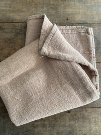 OV20111051 Old French original flour sack made of hemp/linen in stale old pink in beautiful condition! Size: +/- 1.16 m long / 60 cm wide. Beautiful to fill with a cushion...