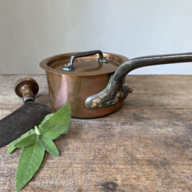 OV20111017 Old French copper saucepan with lid marked - Villedieu ML France - 2 mm thick in heavy restaurant quality in beautiful condition! Size: 14.5 cm cross section / 14.5 cm