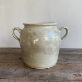 AW20111204 Grote oude Franse pot van grès aardewerk in prachtige kleur en staat (kleine chip onderzijde rand, zie foto) Afmeting: 27 cm hoog / 22 cm doorsnede