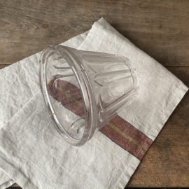 OV20111054 Large antique French confiture jar made of mouth-blown glass, a minimal chip on the edge (see photo), otherwise in beautiful condition! Size: 11 cm high / 13 cm cross section