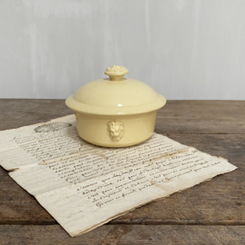 AW20110524 (C) Antique French pâté pot, stamp - Terre a Feu UC Sarreguemines - period: before 1895 in soft yellow color. Misses a chip on the edge of the lid (see photo) further in beautiful condition! Dimensions: 4 cm. high / 10 cm. cross section