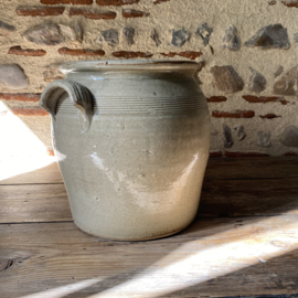 AW20111218 Oude Frans pot van grès aardewerk in prachtige staat! Afmeting:  24 cm hoog /  20 cm doorsnede.