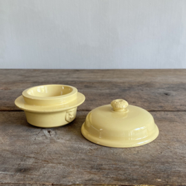 AW20110253 Old French paté jar in beautiful condition! Size: 6 cm. high / 10 cm. cross section.