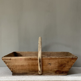 OV20110756 Oude Franse houten druivenplukmand in prachtige staat! Afmeting: 44,5 cm. lang / 12,5 cm. hoog / 29 cm.breed.