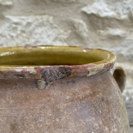 AW20111307 Old French pot with a beautiful yellow glazed interior and rim. For details, see photos for rim imperfections. Otherwise in beautiful condition! Dimensions: 23 cm high / 19 cm diameter