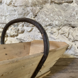 BU20110184 Oude Franse oogstmand voor in de moestuin of champignons in mooie staat! Afmeting: 50,5 cm lang / 15 cm hoog /  35 cm doorsnede