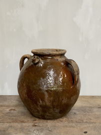 AW20110934 Large antique southern French 18th century walnut oil jug from the Périgord region in beautiful earthy colours. In beautiful weathered condition! Size: 33 cm. high / +/- 33 cm. cross section (up to the handles). Pickup at shop only.