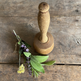 OV20110923 Old French pestle in beautiful condition! Size: 19 cm long / +/- 7.5 cm cross section.