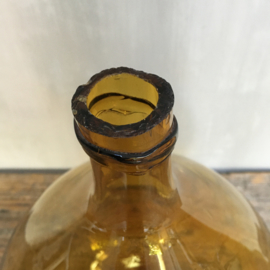 OV20110670 Oude Franse in mal geblazen likeur fles in prachtige amber kleur en perfecte staat! Afmeting: 32 cm. hoog / +/- 21cm. doorsnede. Alleen ophalen!