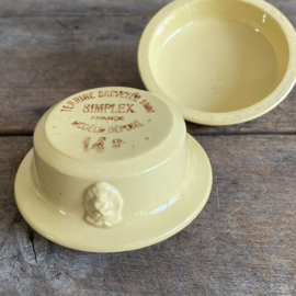 AW20110253 Old French paté jar in beautiful condition! Size: 6 cm. high / 10 cm. cross section.
