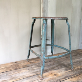 OV20110467 Tough old metal studio stool from Paris. Beautiful blue patina in very beautiful condition! Dimensions: 55 cm. high / 37.5 cm. section. Pickup only.