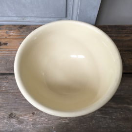 AW20110691 Old classic batter bowl in soft yellow not stamped, but probably P. Regout & Co Maastricht period: 1935-1955 in perfect condition! Size: 12 cm. high / 23.5 cm. cross section.