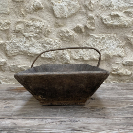 BU20110189 Old French traditional wooden grape harvest basket with winery initials in beautiful grey weathered condition! Size: 46 cm long / 20 cm high (including handle) / 29 cm wide