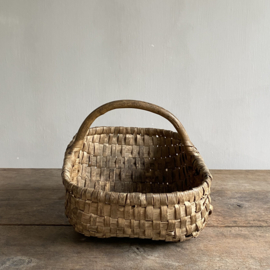 BU20110166 Oud Frans oogstmandje voor paddestoelen in prachtige staat! Afmeting: 31,5 cm lang / 22 cm breed / 11,5 cm hoog (tot hengsel) /  18,5 cm (t/m hengsel)