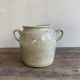 AW20111204 Grote oude Franse pot van grès aardewerk in prachtige kleur en staat (kleine chip onderzijde rand, zie foto) Afmeting: 27 cm hoog / 22 cm doorsnede