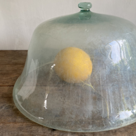 BU20110125 Antique southern French vegetable garden/melon cloche made of mouth-blown glass, period: 19th century. Has a chip on the handle, otherwise in beautifully weathered condition! Size 48 cm cross section / +/- 26 cm high. Pick up in my store only