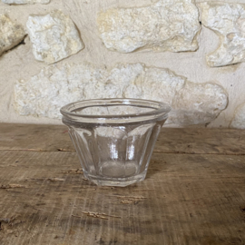 OV20111071 Old French confiture jar made of mouth-blown glass. Capacity: 500 grams. In beautiful condition! Size: 8 cm high / 11.5 cm cross section.